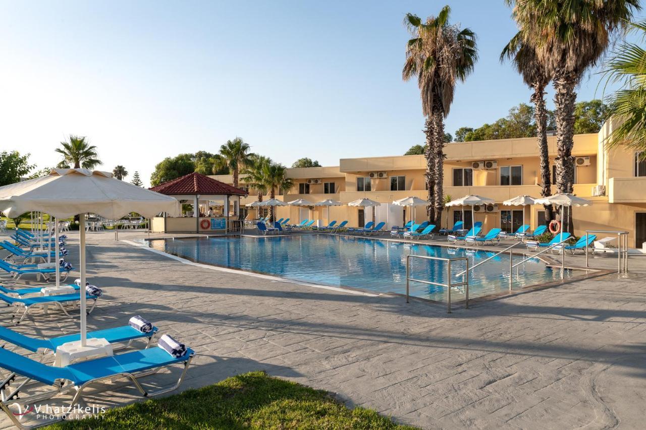 Olive Garden Hotel Lartos Exterior photo