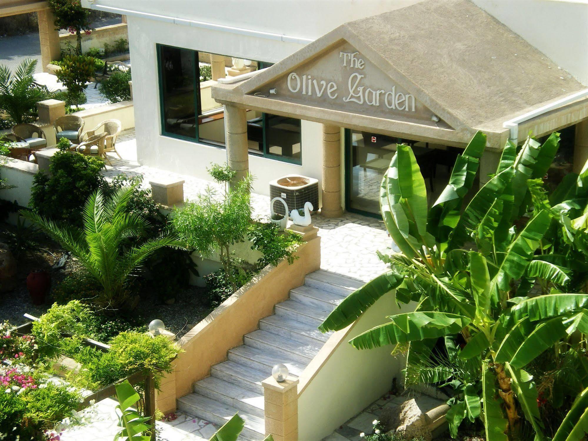 Olive Garden Hotel Lartos Exterior photo
